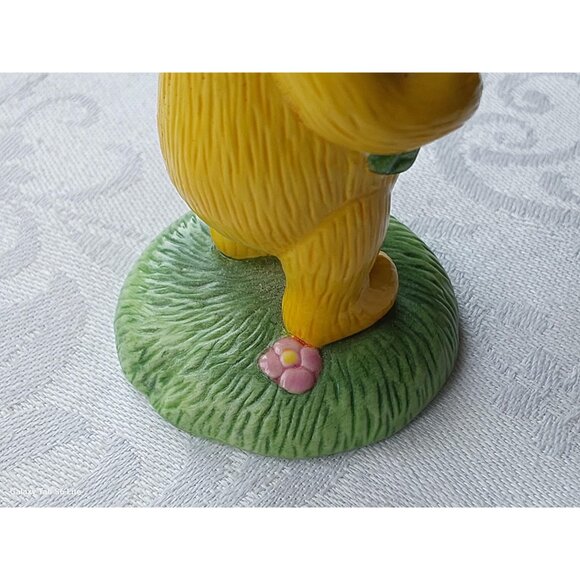 Royal Doulton Winnie the Pooh figurine Thinking of You Bear with Bouquet - Picture 6 of 7